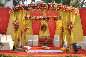1-Color-Scheme-of-Indian-Wedding-Mandap
